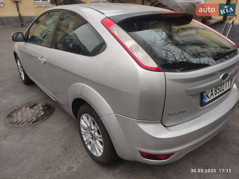 Хэтчбек Ford Focus 2010 в 