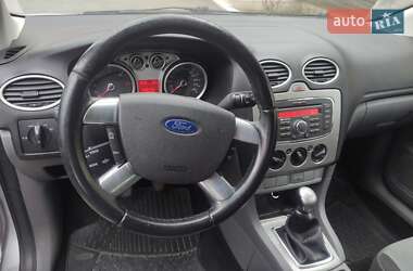 Хэтчбек Ford Focus 2010 в 