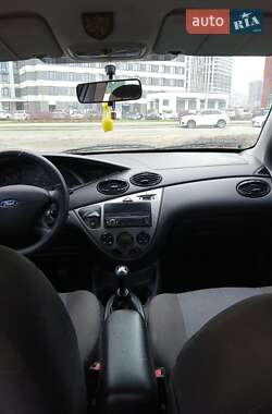 Седан Ford Focus 2004 в 