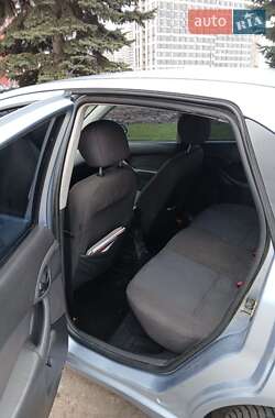 Седан Ford Focus 2004 в 