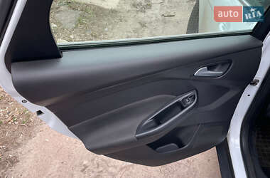 Хэтчбек Ford Focus 2013 в 