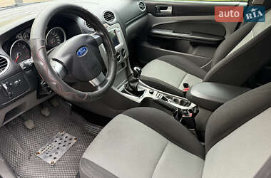 Хэтчбек Ford Focus 2010 в 