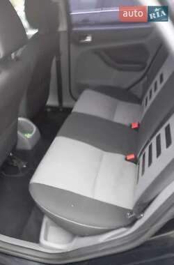 Хэтчбек Ford Focus 2010 в 