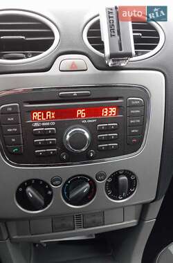 Хэтчбек Ford Focus 2010 в 