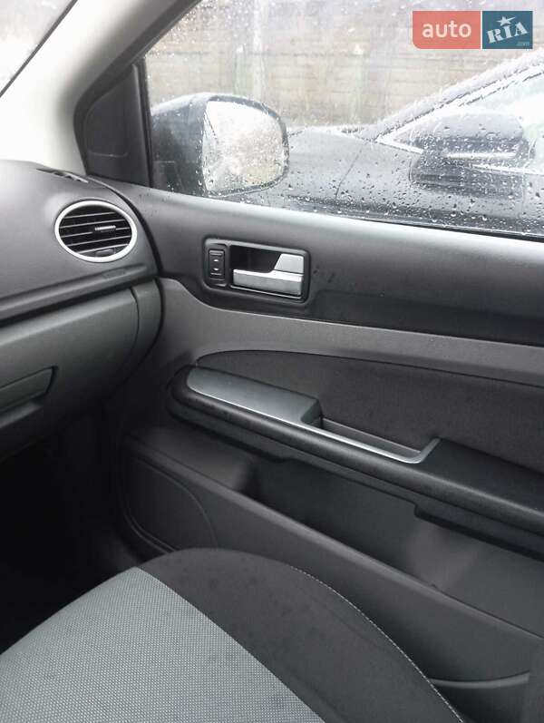 Хэтчбек Ford Focus 2010 в Ровно