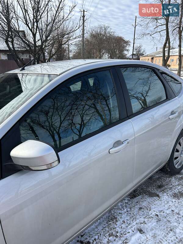 Хэтчбек Ford Focus 2011 в Краснограде