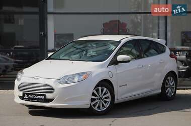 Хэтчбек Ford Focus 2012 в 