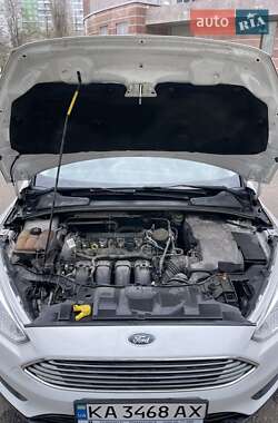 Хэтчбек Ford Focus 2015 в 