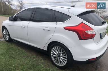 Хэтчбек Ford Focus 2012 в 