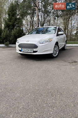 Хэтчбек Ford Focus 2012 в 