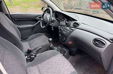 Хэтчбек Ford Focus 2003 в 