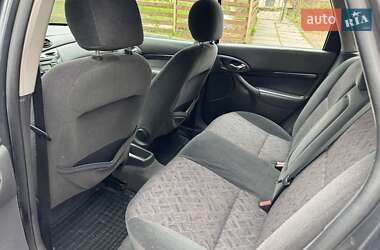 Хэтчбек Ford Focus 2003 в 