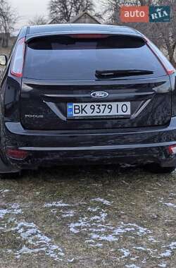 Хэтчбек Ford Focus 2011 в 