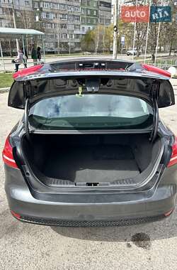 Седан Ford Focus 2015 в 