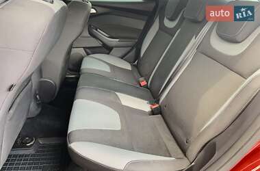 Хэтчбек Ford Focus 2012 в 