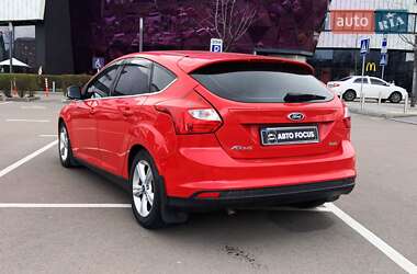 Хэтчбек Ford Focus 2012 в 