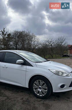 Хэтчбек Ford Focus 2012 в 