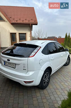 Хэтчбек Ford Focus 2010 в 