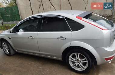 Хэтчбек Ford Focus 2011 в 