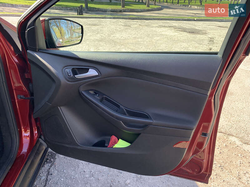 Седан Ford Focus 2015 в Сумах