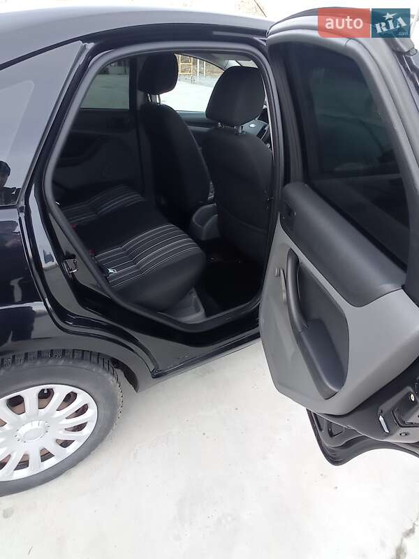 Хэтчбек Ford Focus 2011 в Брошневе-Осаде