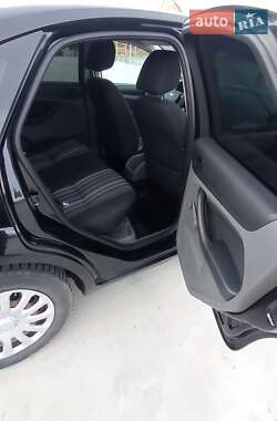 Хэтчбек Ford Focus 2011 в 