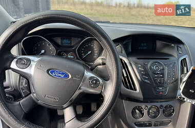 Хэтчбек Ford Focus 2013 в 