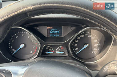 Хэтчбек Ford Focus 2013 в 