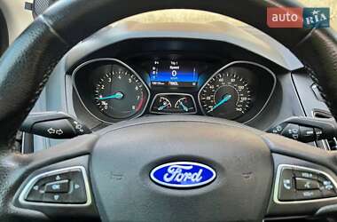 Седан Ford Focus 2015 в 
