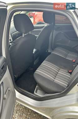 Хэтчбек Ford Focus 2011 в 