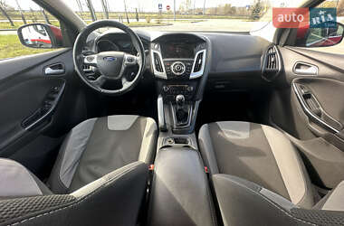 Хэтчбек Ford Focus 2013 в 