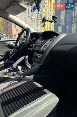 Хэтчбек Ford Focus 2013 в 