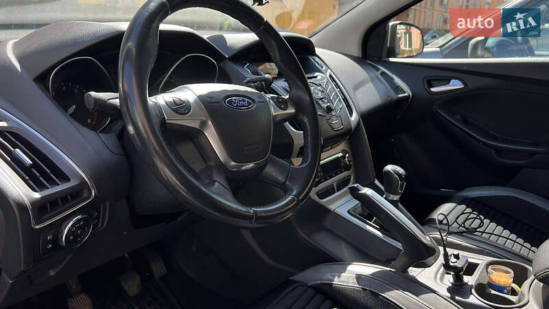 Хэтчбек Ford Focus 2013 в 