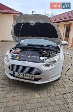 Хетчбек Ford Focus 2012 в 