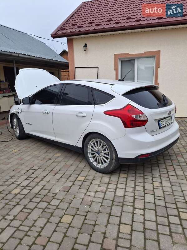 Хетчбек Ford Focus 2012 в 