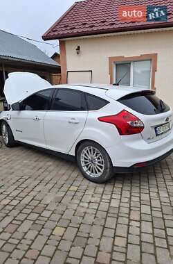 Хетчбек Ford Focus 2012 в 