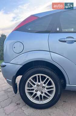 Хэтчбек Ford Focus 2004 в 