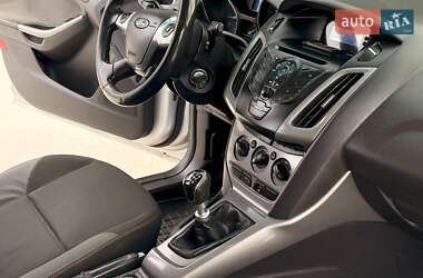 Хэтчбек Ford Focus 2011 в 