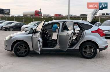 Хэтчбек Ford Focus 2011 в 