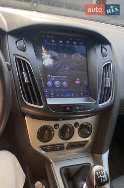Хэтчбек Ford Focus 2014 в 