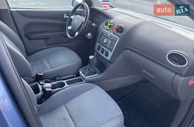 Хетчбек Ford Focus 2005 в 