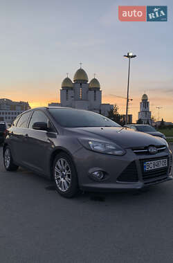 Хэтчбек Ford Focus 2011 в 