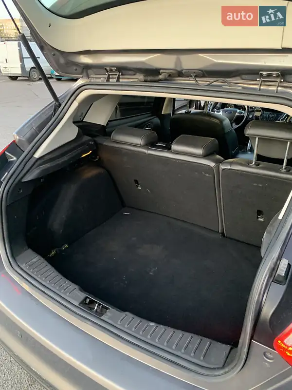 Хэтчбек Ford Focus 2011 в 