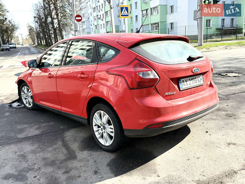 Хэтчбек Ford Focus 2013 в 