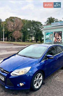 Хэтчбек Ford Focus 2012 в 