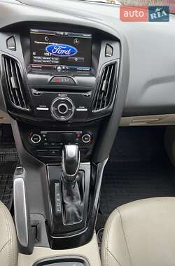 Хэтчбек Ford Focus 2013 в 