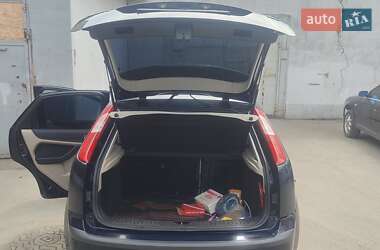 Хэтчбек Ford Focus 2004 в 