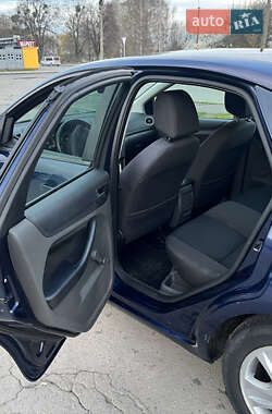 Хэтчбек Ford Focus 2005 в 