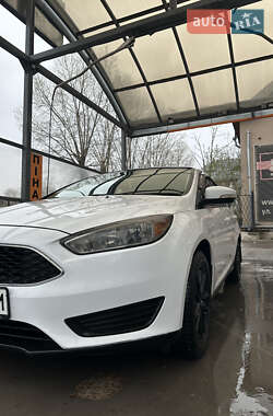 Хэтчбек Ford Focus 2015 в 