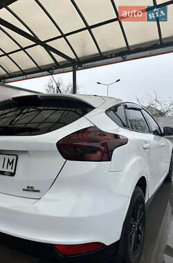 Хэтчбек Ford Focus 2015 в 